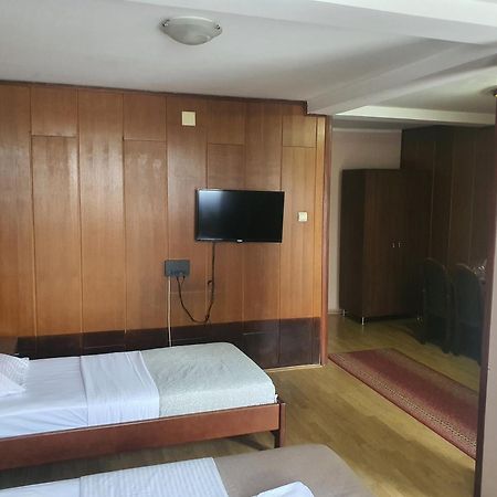 Guest House Vila Bor Novi Sad Exterior photo